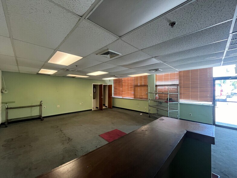 More Photos Of 3 Smalley Ave, Middlesex Warehouse For Lease