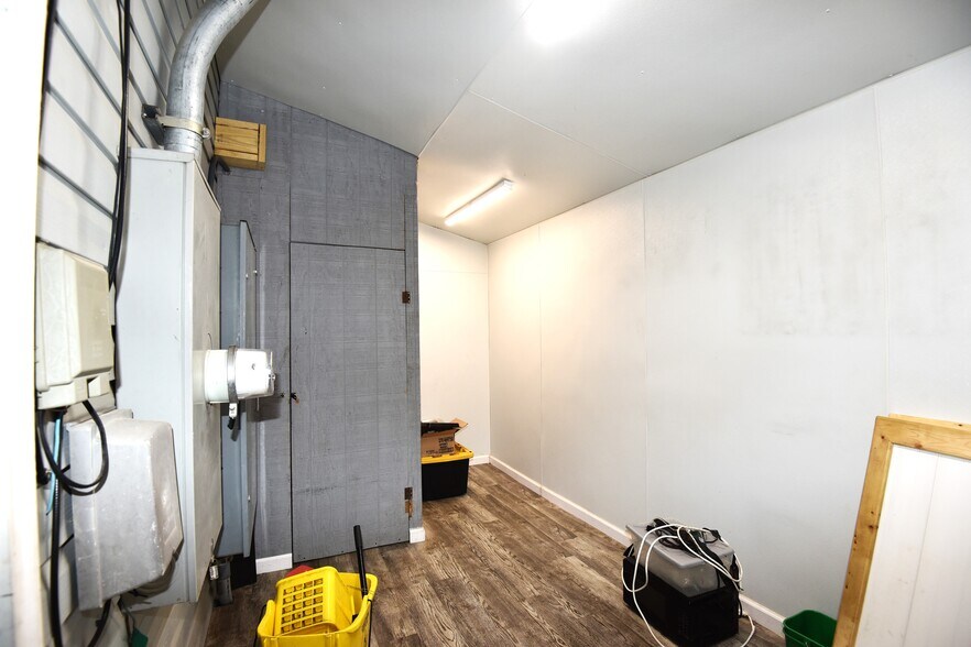 More Photos Of 115 and 117 Main st, Faith Restaurant For Sale