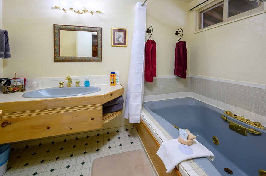 More Photos Of 109455 Highway 97 N, Chemult Hotel For Sale