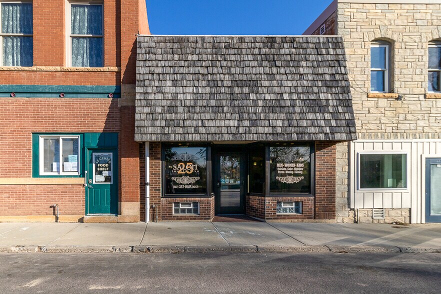 Primary Photo Of 25 S Park Ave, Le Center General Retail For Sale