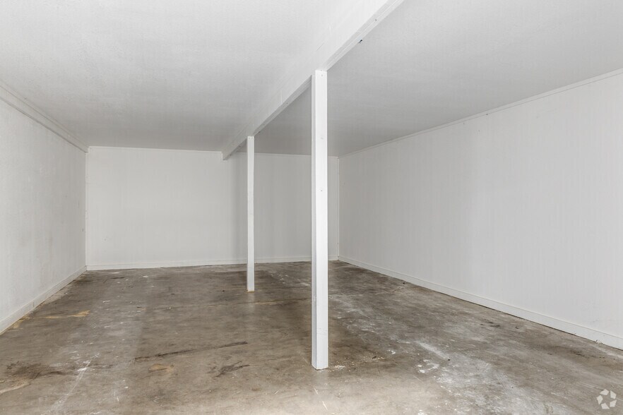 More Photos Of 12 NW 5th Pl, Williston Manufacturing For Sale