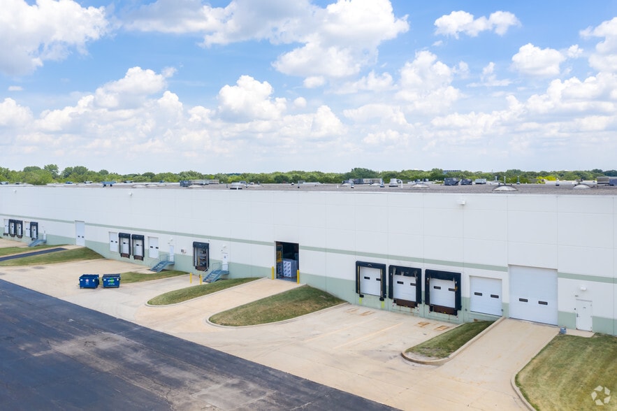 More Photos Of 2012 Corporate Ln, Naperville Manufacturing For Lease