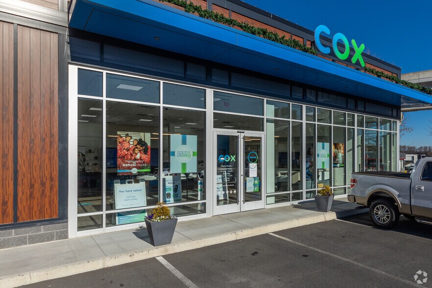 More Photos Of 1497 Cornerside Blvd, Vienna Storefront For Lease