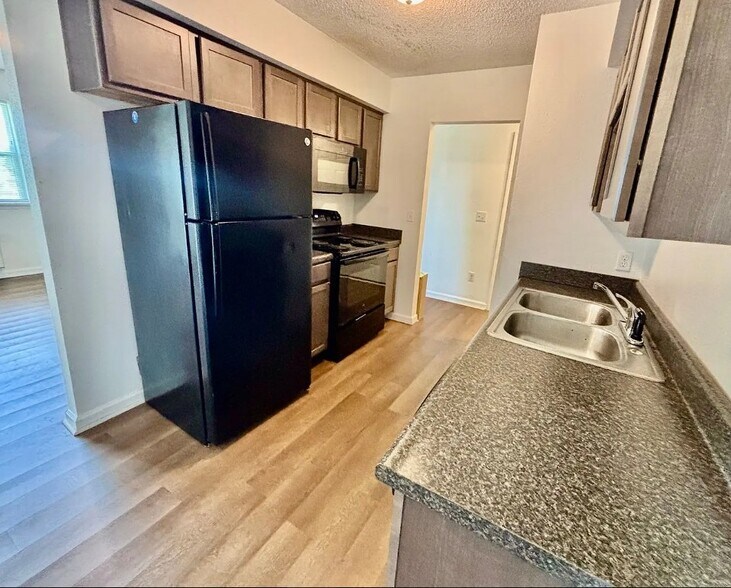 More Photos Of 200 N Hill N Dale St, Danville Apartments For Sale
