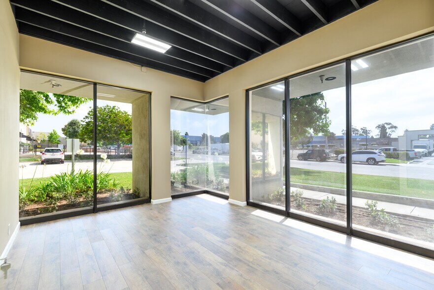 More Photos Of 1595 Walter St, Ventura Warehouse For Lease