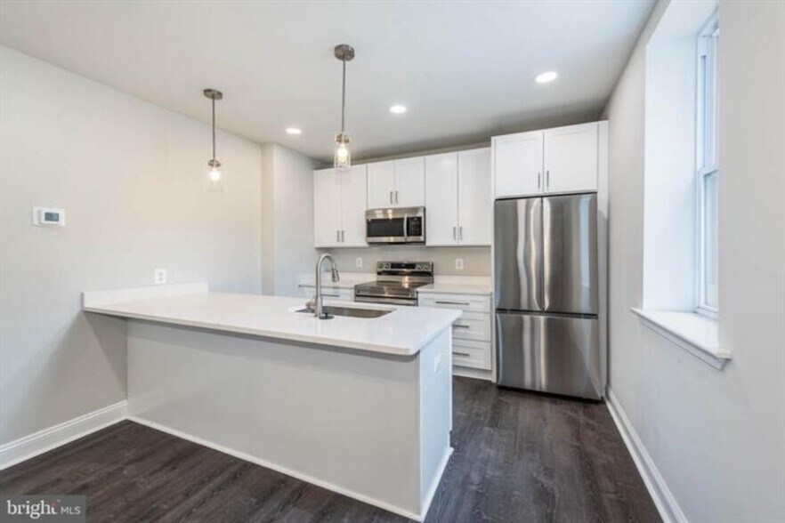 More Photos Of 400 N Patterson Park Ave, Baltimore Flex For Sale
