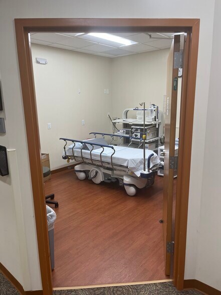 More Photos Of 2084-2090 E Main St, Cortlandt Manor Freestanding For Lease