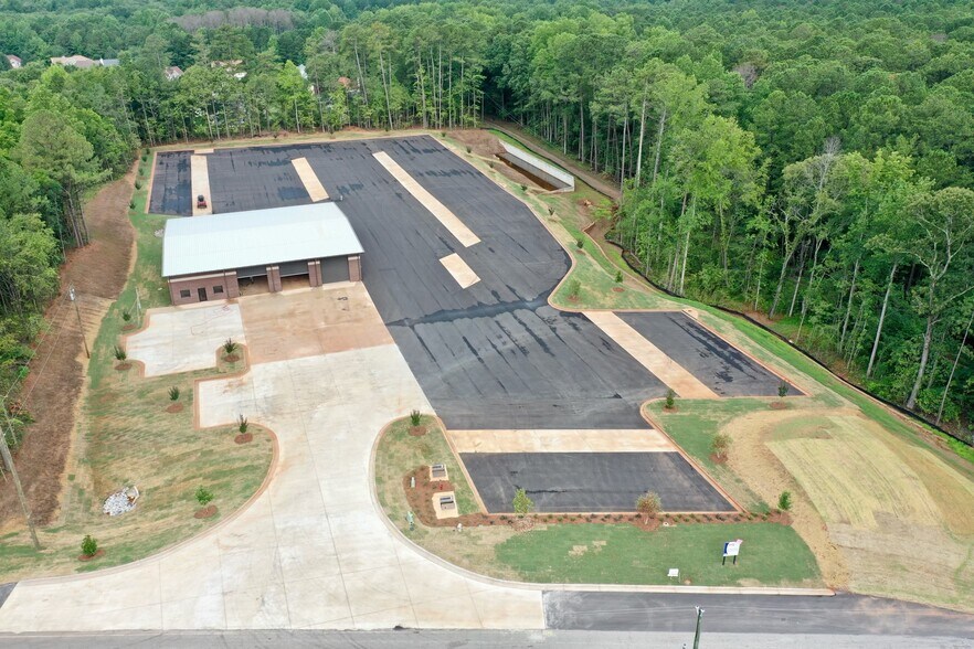 More Photos Of 570 Steele dr, Hampton Truck Terminal For Lease