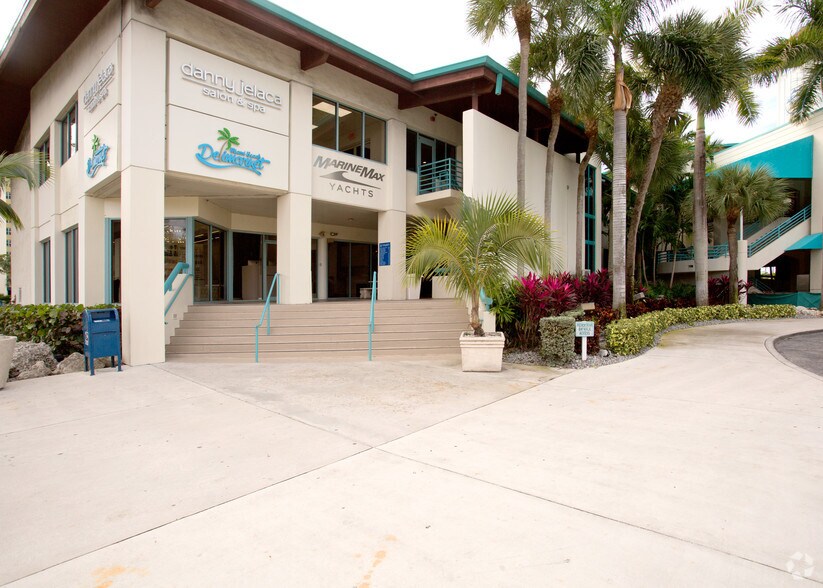 More Photos Of 300 Alton Rd, Miami Beach Office For Lease