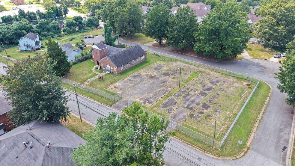 More Photos Of 1326 N Main St, Winston-Salem Specialty For Sale