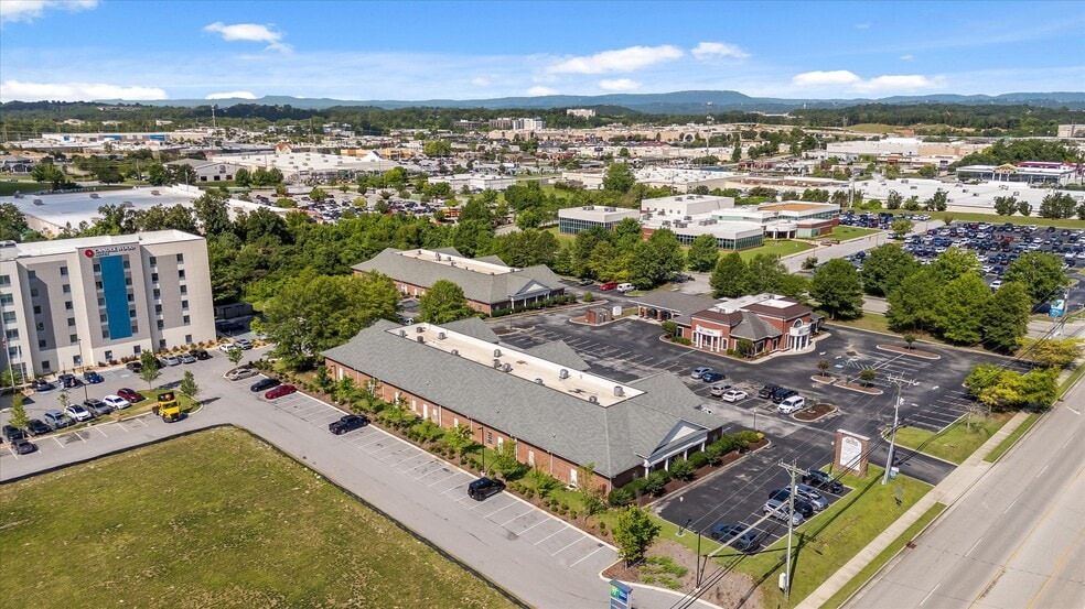 More Photos Of 7446 Shallowford Rd, Chattanooga Medical For Lease