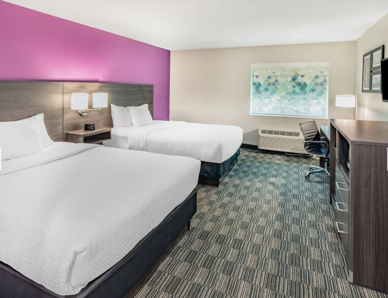 More Photos Of 6790 Southwest Fwy, Houston Hotel For Sale