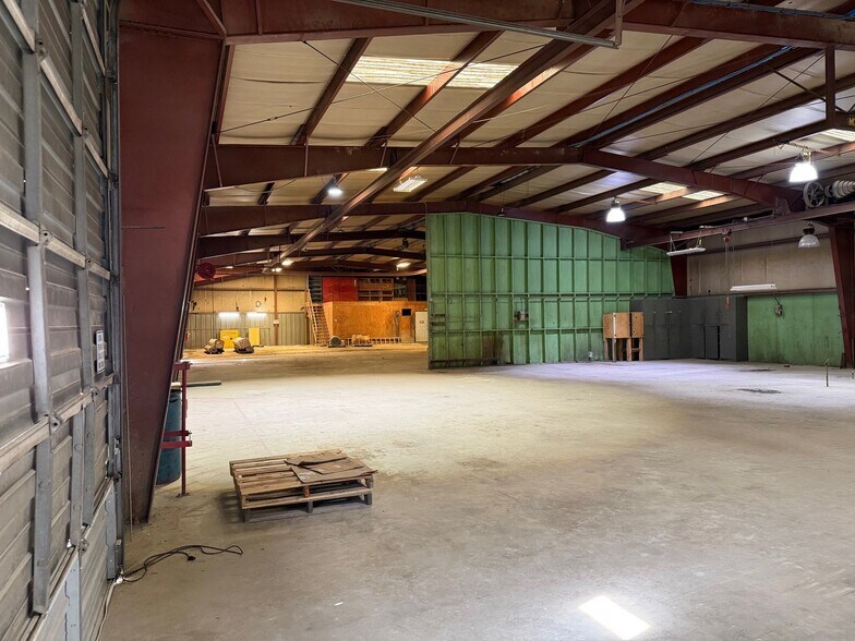 More Photos Of 429 Granite Quarry Trl, Mount Airy Warehouse For Lease
