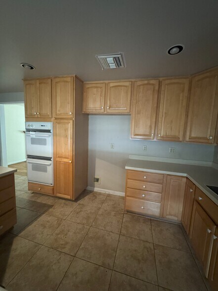 More Photos Of 10811 Amigo Ave, Porter Ranch Specialty For Sale