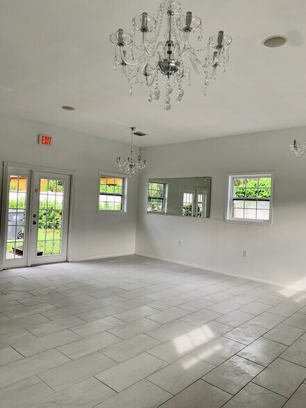 More Photos Of 1107 Lithia Pinecrest Rd, Brandon Office For Lease