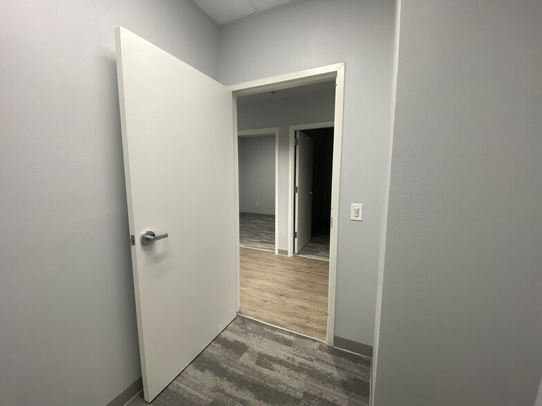 More Photos Of 1890 N Stonebridge Dr, McKinney Medical For Sale