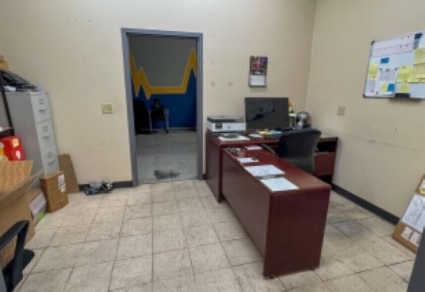 More Photos Of 1532 N Commercial, Nixa Warehouse For Lease