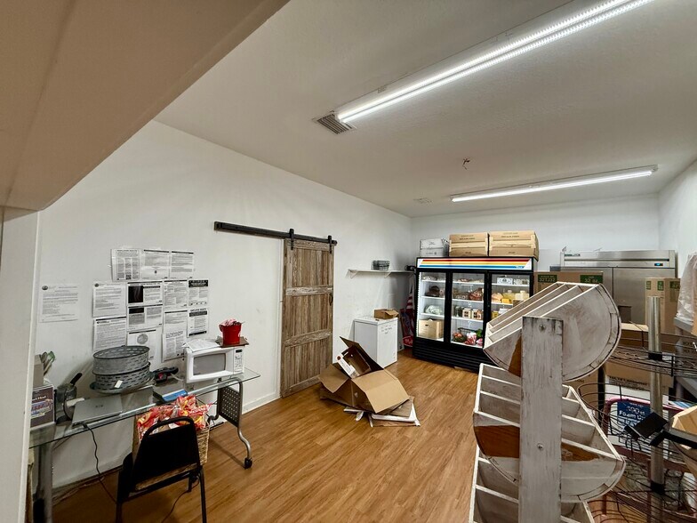 More Photos Of 552995 US Highway 1, Hilliard Restaurant For Lease