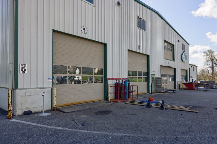 More Photos Of 2969 Lincoln Hwy E, Gordonville Flex For Lease