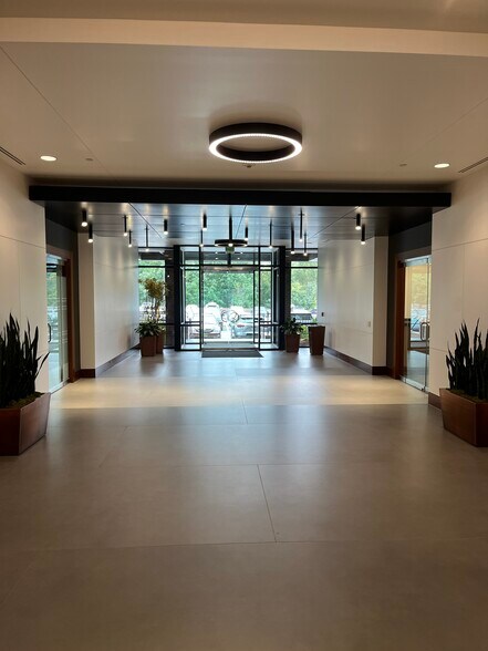 More Photos Of 5500 Meadows Rd, Lake Oswego Office For Lease