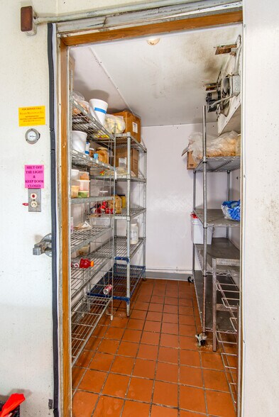 More Photos Of 2535 Highland Rd, Highland Restaurant For Sale
