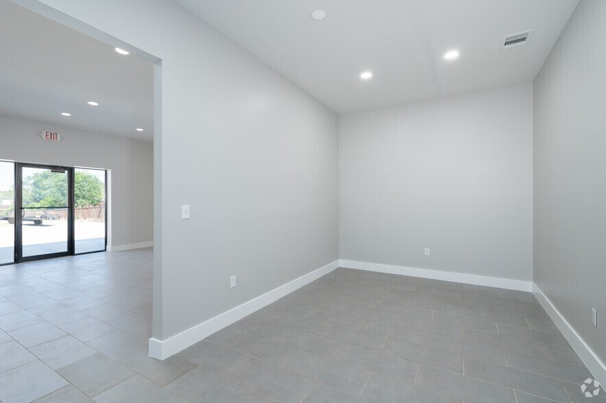 More Photos Of 2346 Seaborn Rd, Ponder Unknown For Lease