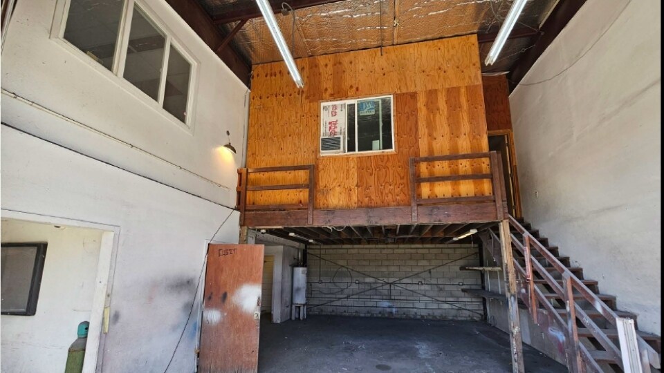 More Photos Of 1008 Ulupono St, Honolulu Warehouse For Lease