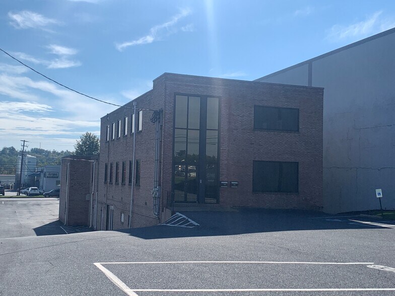 More Photos Of 2741 Paxton St, Harrisburg Unknown For Lease