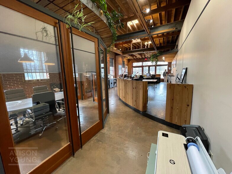 More Photos Of 1040 W Washington St, Greenville Office For Lease