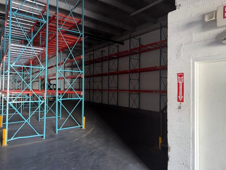 More Photos Of 2740-2764 NW 112th Ave, Doral Warehouse For Lease