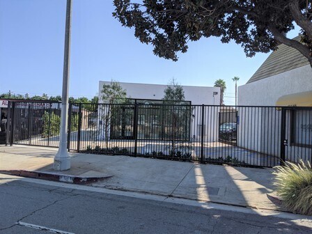 Primary Photo Of 18444 Ventura Blvd, Tarzana Service For Lease