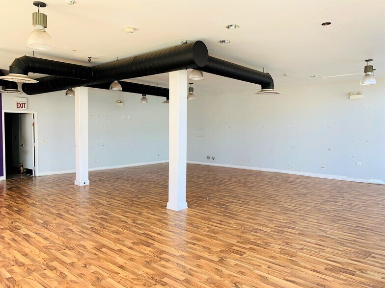 More Photos Of 3701 W 26th St, Chicago Storefront Retail Office For Lease