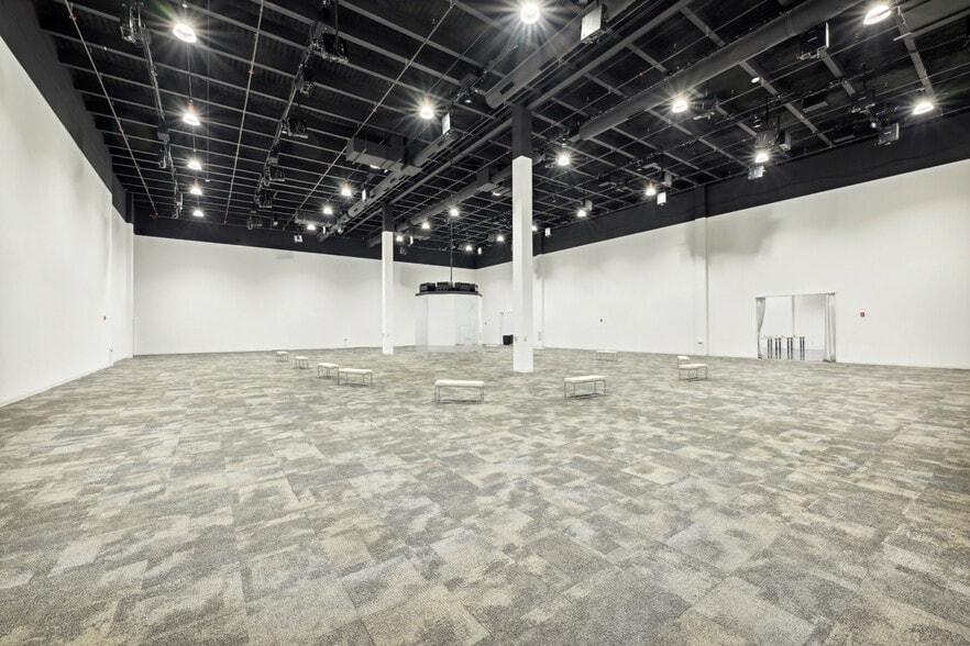 More Photos Of 159 Armour Dr NE, Atlanta Showroom For Lease