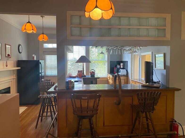 More Photos Of 717 King St, Columbia Office For Sale