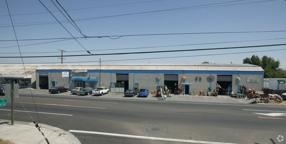 Primary Photo Of 3780 Main St, Oakley Flex For Lease