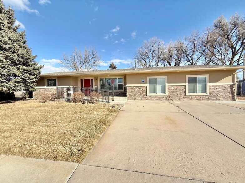 More Photos Of 201 10th St, Windsor Office For Sale