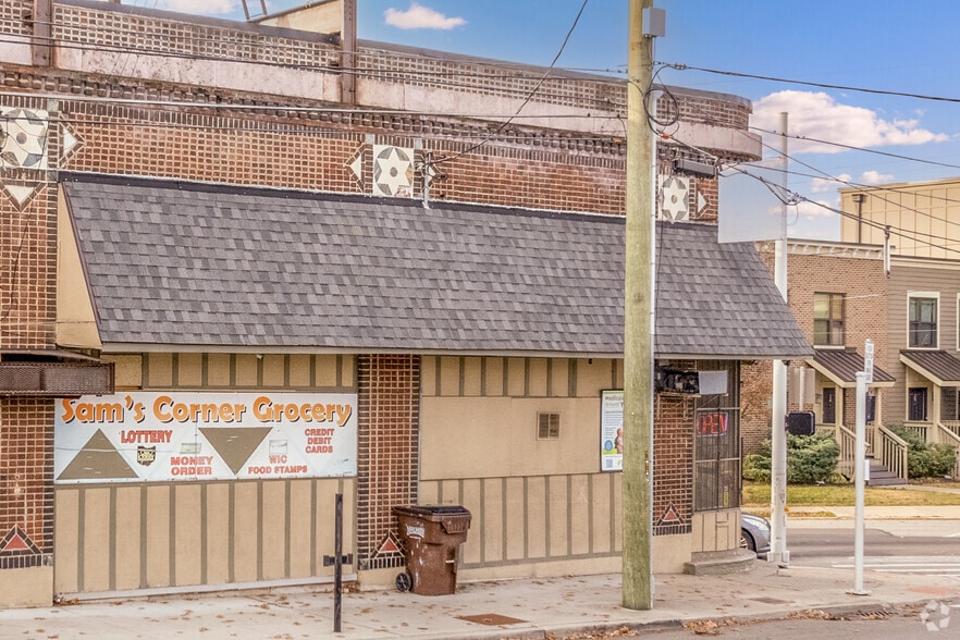 More Photos Of 3235-3245 Woodburn Ave, Cincinnati Storefront For Sale