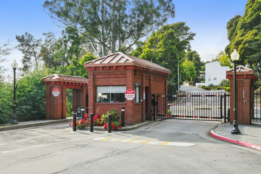 Primary Photo Of 3500 Mountain Blvd, Oakland Schools For Lease