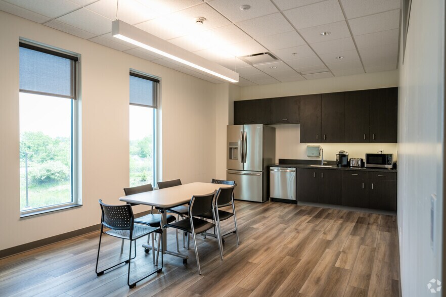 More Photos Of 183 Parrish St, Canandaigua Medical For Lease