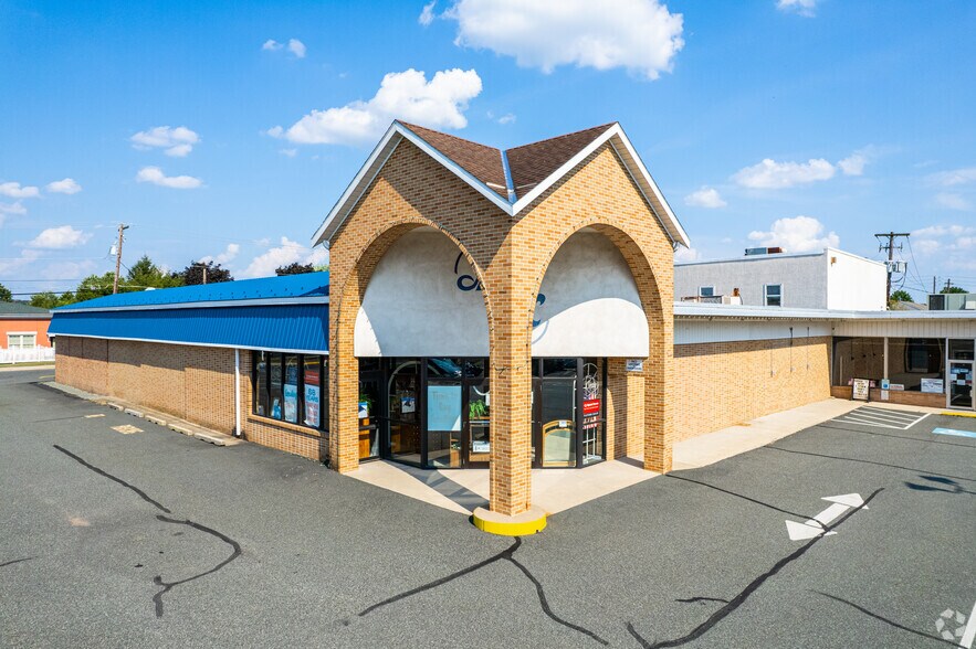 Primary Photo Of 22 E 4th St, East Greenville Restaurant For Lease