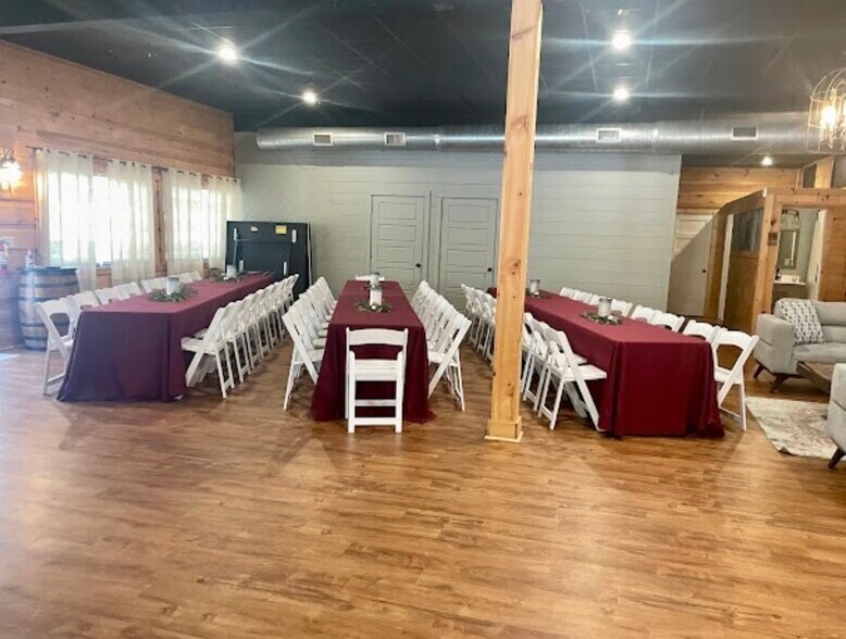 More Photos Of 33 Rose Petal Ln, Ellijay General Retail For Sale