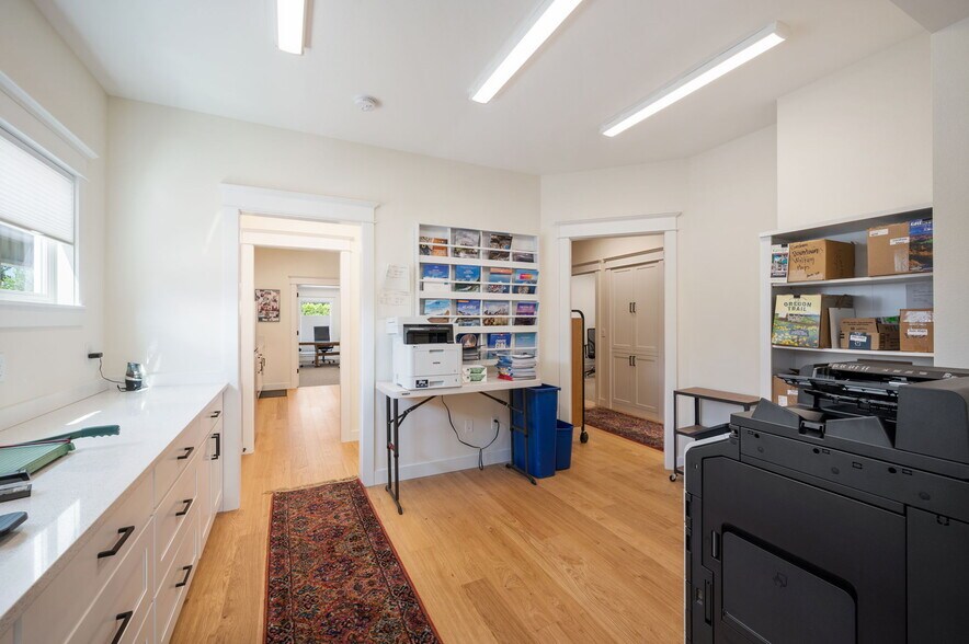 More Photos Of 1005 N Main Ave, Gresham Office For Sale