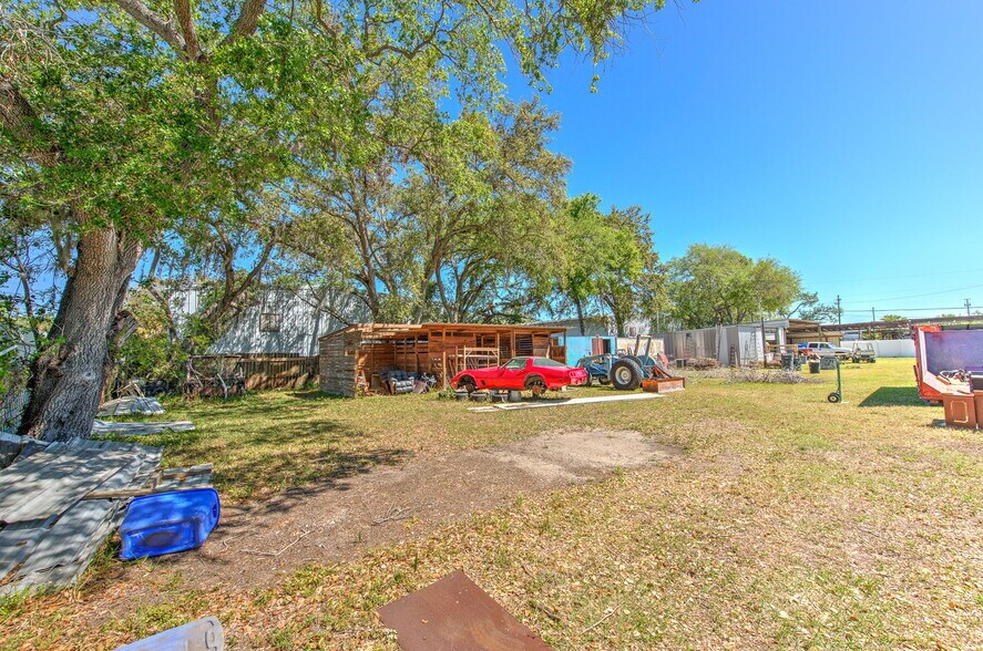 More Photos Of 5921 Causeway Blvd, Tampa Flex For Sale