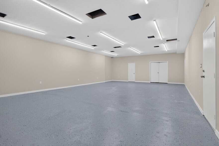 More Photos Of 17100 N Indian Canyon Rd, North Palm Springs Radio TVTransmission Facilities For Sale