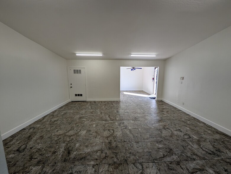 More Photos Of 9108 N Cave Creek Rd, Phoenix Office For Sale