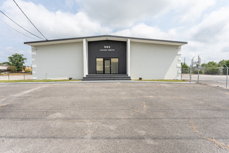 More Photos Of 801 Legion Dr, Dalton Warehouse For Lease
