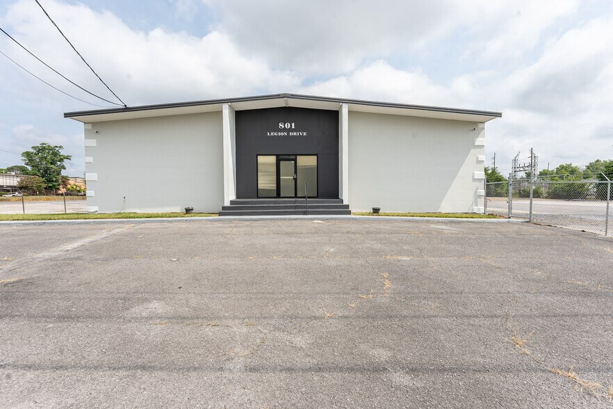 More Photos Of 801 Legion Dr, Dalton Distribution For Lease