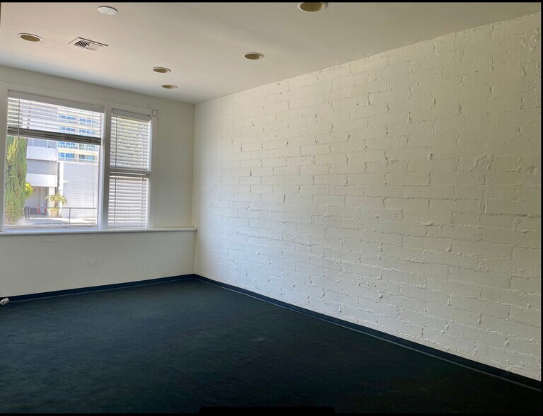 More Photos Of 9935 S Santa Monica Blvd, Beverly Hills Coworking Space