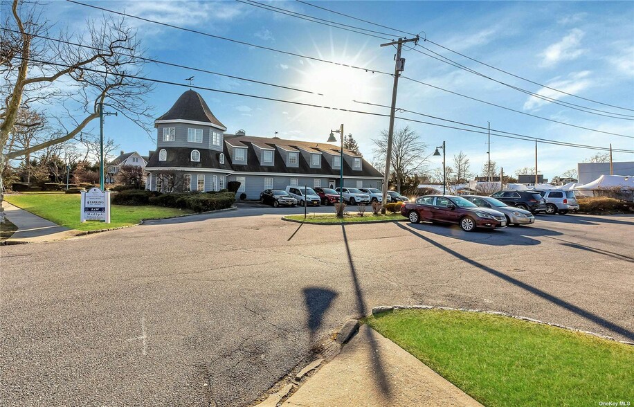 Primary Photo Of 320 Montauk Hwy, West Islip Medical For Sale