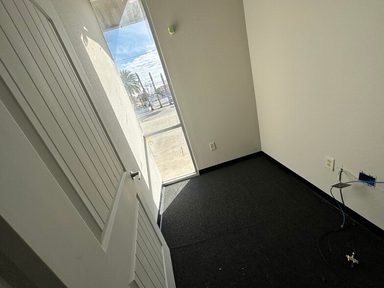 More Photos Of 900 W Jackson Ave, Pasadena Unknown For Lease